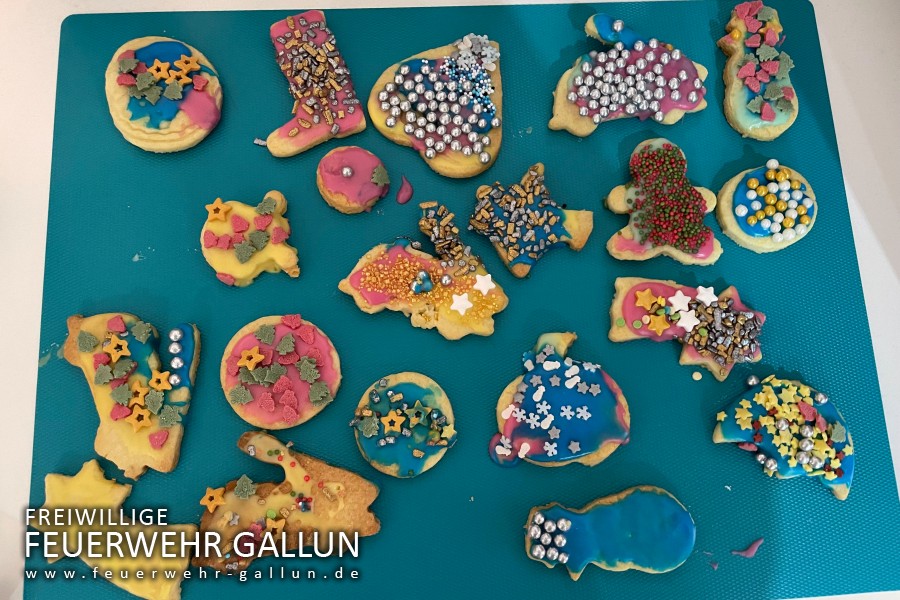 Plätzchen backen mit der Kinder- und Jugendfeuerwehr